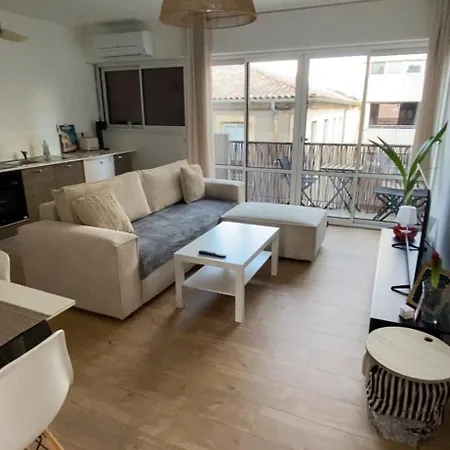 Au Coeur De Nimes, Un Lumineux Avec Garage Appartement