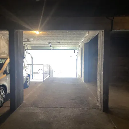 Au Coeur De Nimes, Un Lumineux Avec Garage 尼姆