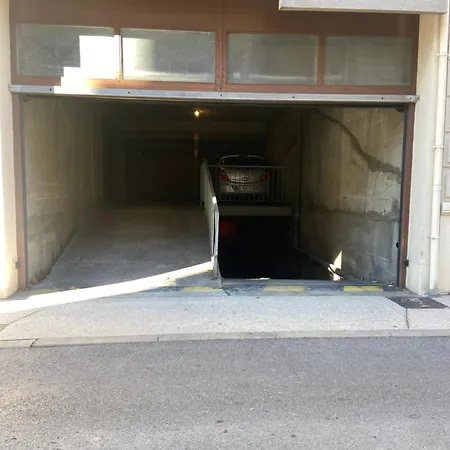 Au Coeur De Nimes, Un Lumineux Avec Garage 尼姆